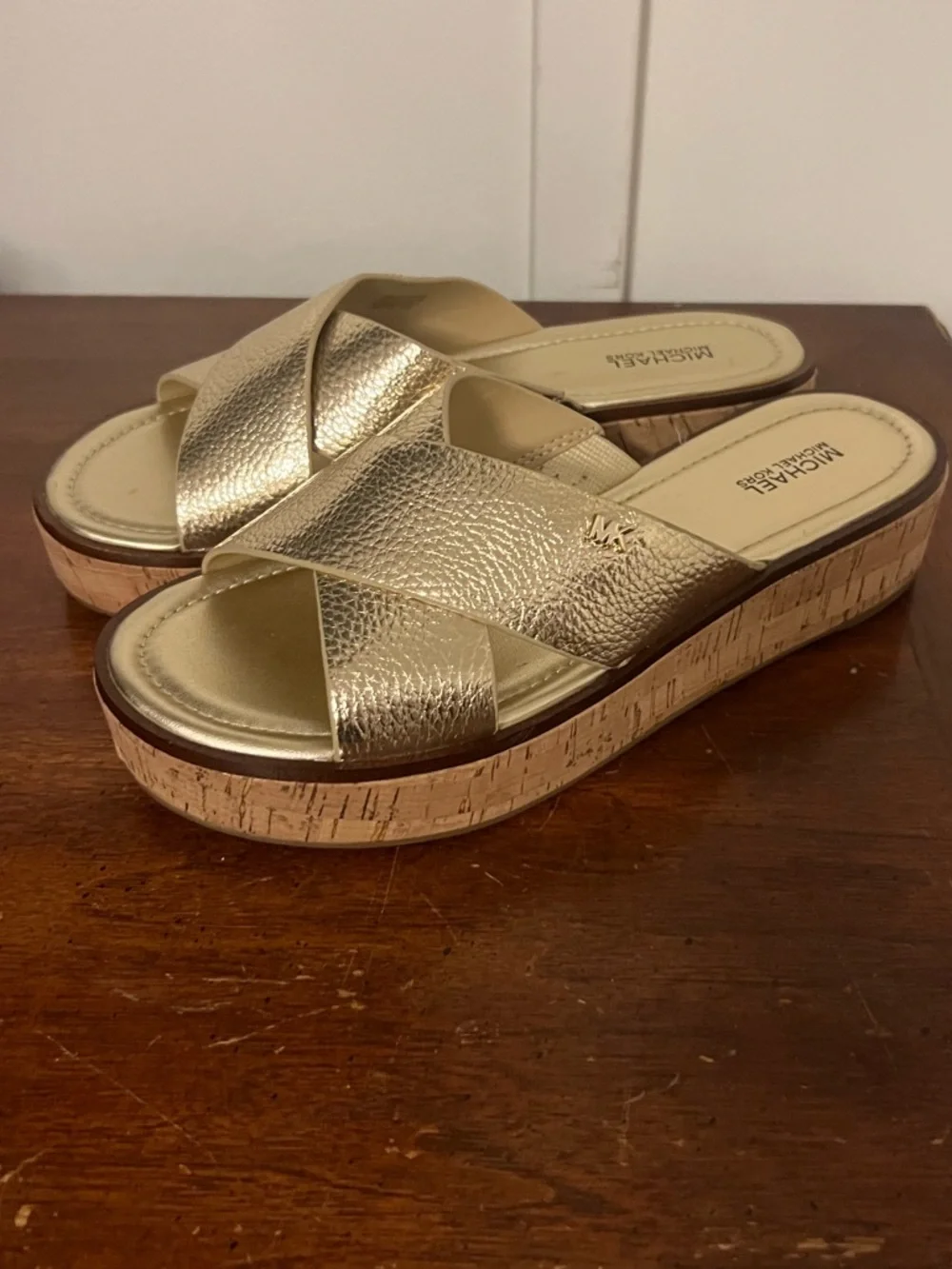 Michael Michael Kors Cary Metallic Leather Wedge Sandals in Pale Gold size 7.5 - Picture 1 of 10